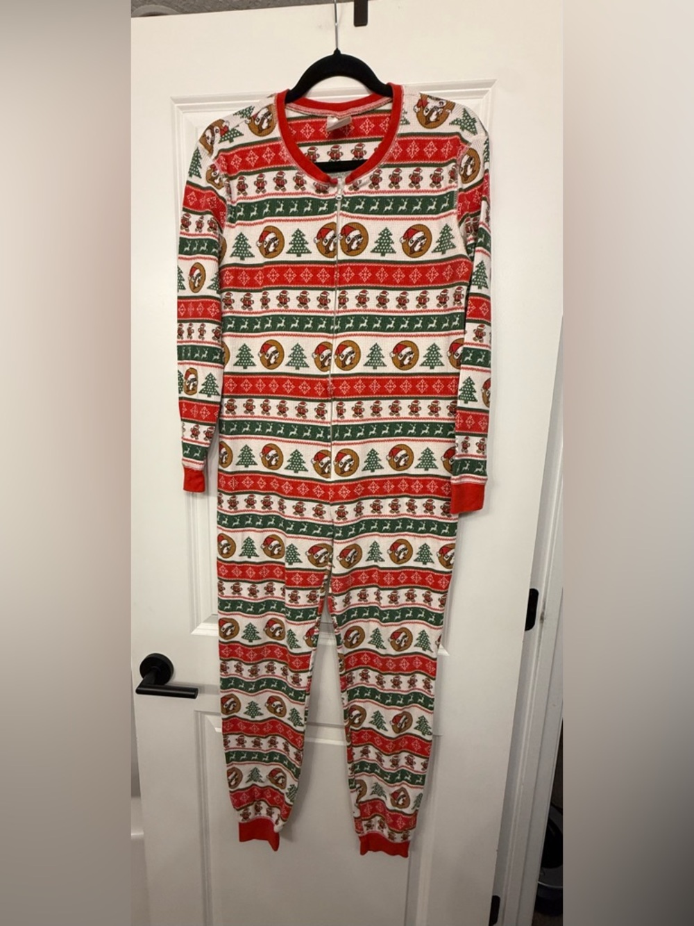 Buc-ee’s Christmas One-Piece Pajama Jumpsuit Onesie Red, Green, Cream Size S